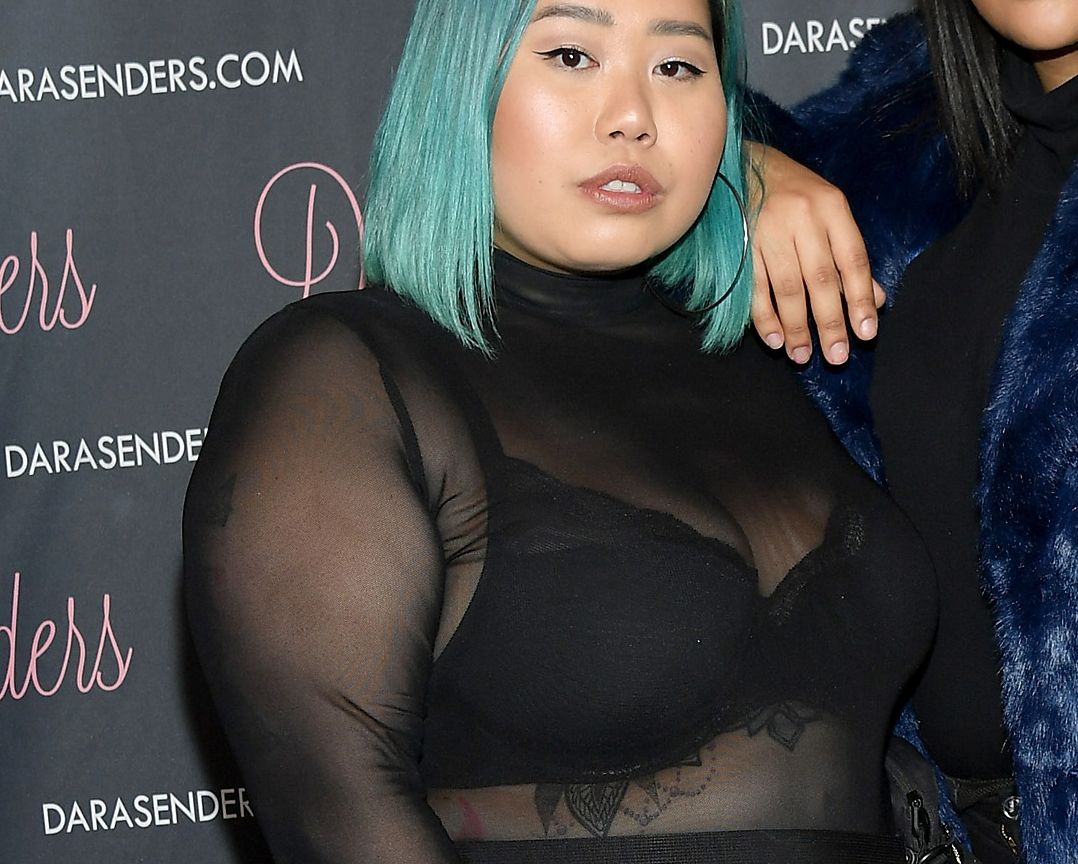 Chi è Kaguya la modella plus size coi capelli blu di Instagram