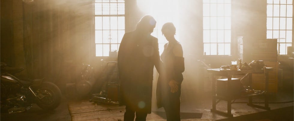 Keanu Reeves and Carrie-Anne Moss in The Matrix Resurrections keanu reeves and carrie anne moss in the matrix resurrections