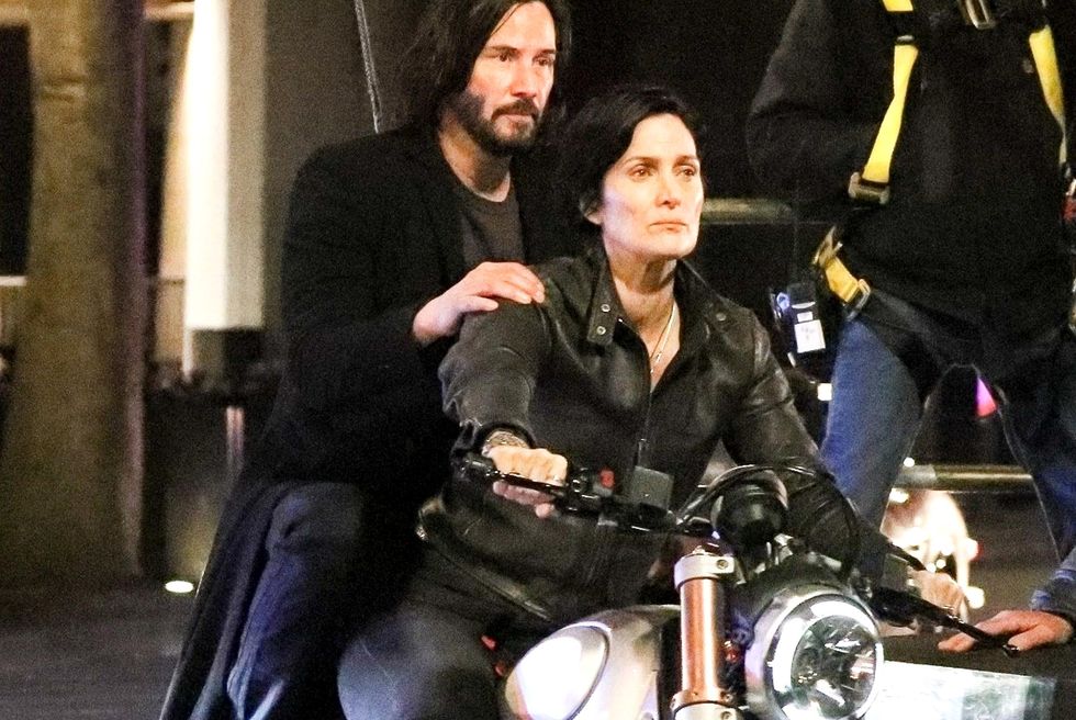 keanu reeves and carrie anne moss filming matrix 4