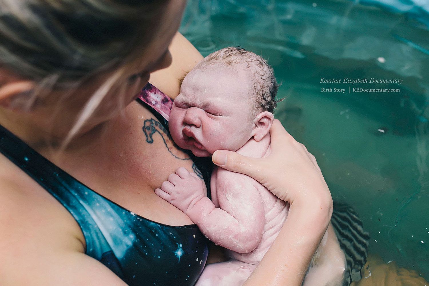 16 Heart-Melting Photos That Show What a Water Birth Really Looks Like