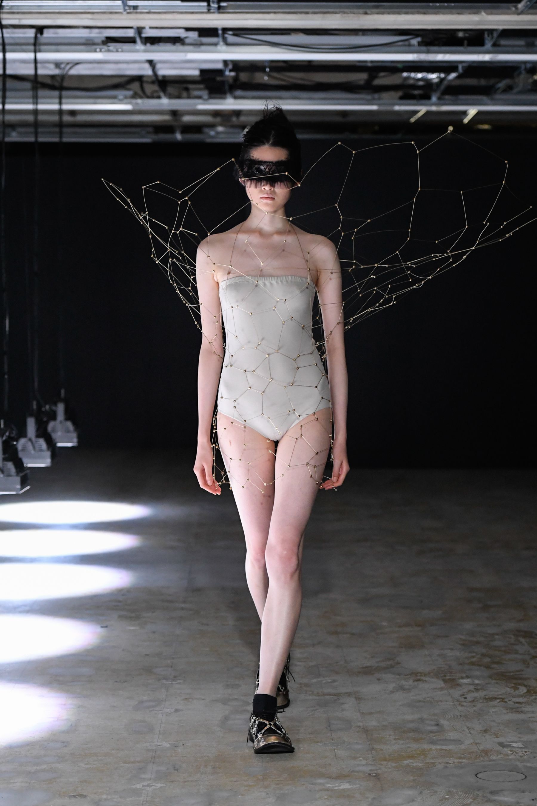ノワール・ ケイ ニノミヤ（NOIR KEI NINOMIYA）」2022春夏