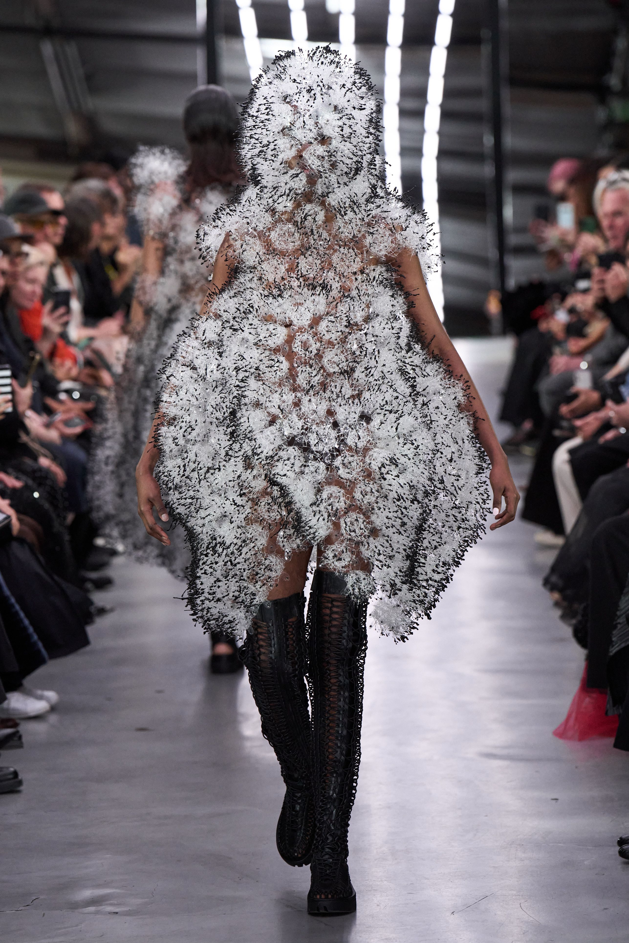 ノワール・ ケイ ニノミヤ(NOIR KEI NINOMIYA)2024春夏 ノワール・ ケイ ニノミヤ(NOIR KEI NINOMIYA)2024春夏