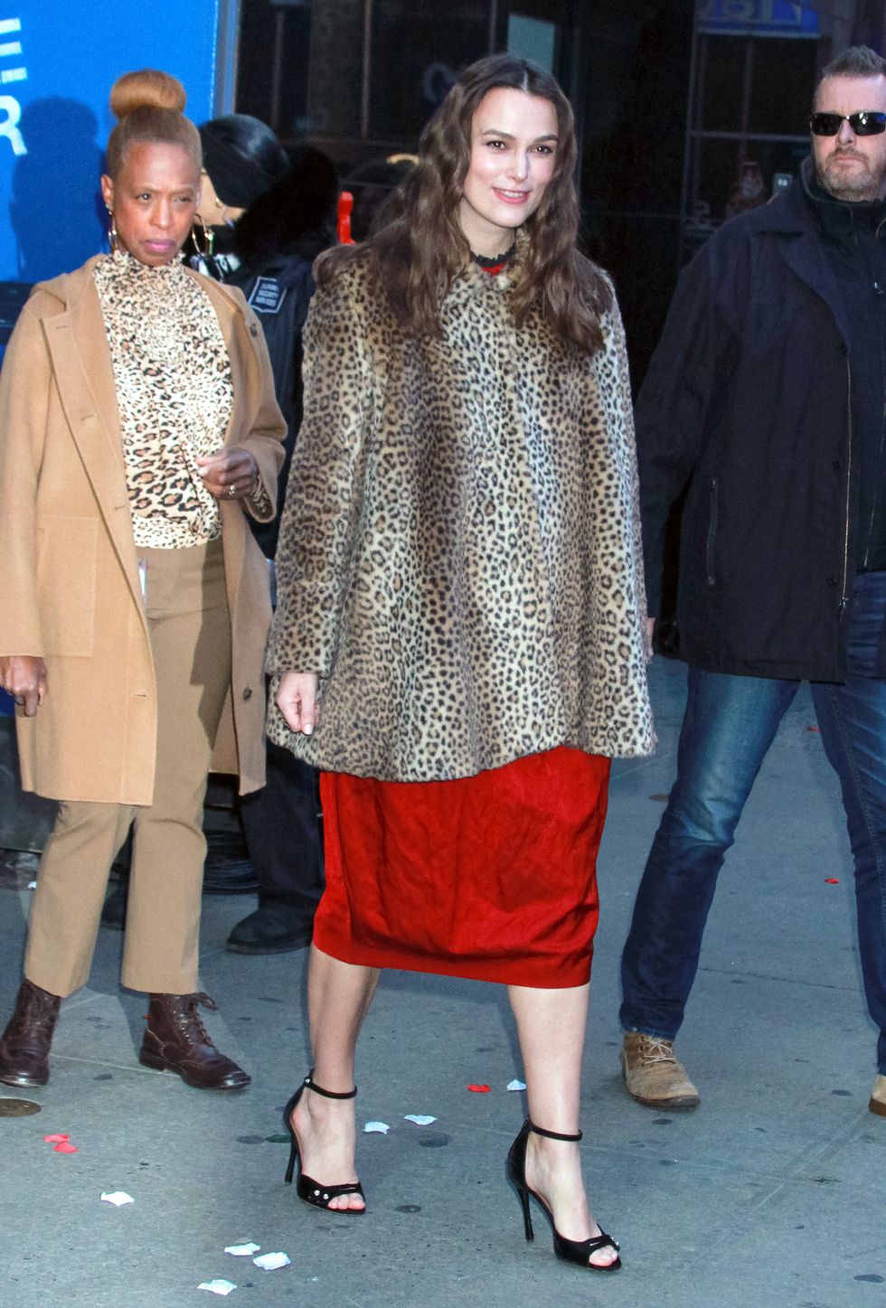 abrigo de leopardo keira knightley