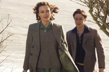 keira knightley as cecilia tallis, james mcavoy as robbie turner, atonement