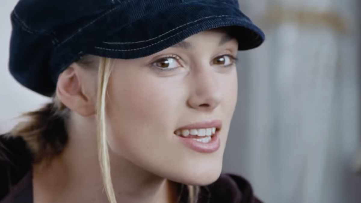 Keira Knightley's 'Love Actually' Hat Was Actually a Genius Beauty