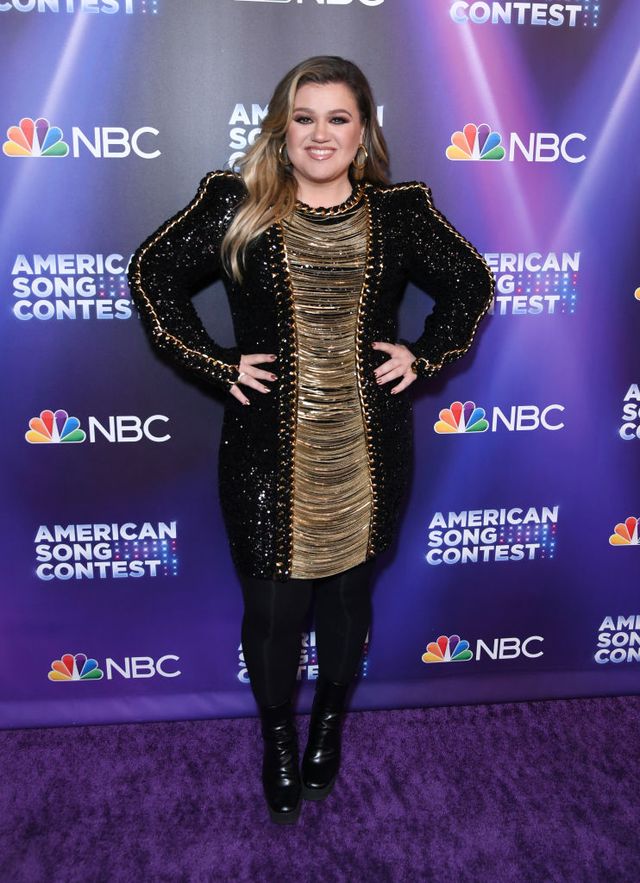 See 'American Idol' Judge Kelly Clarkson Stun in a Sequins Mini Dress ...