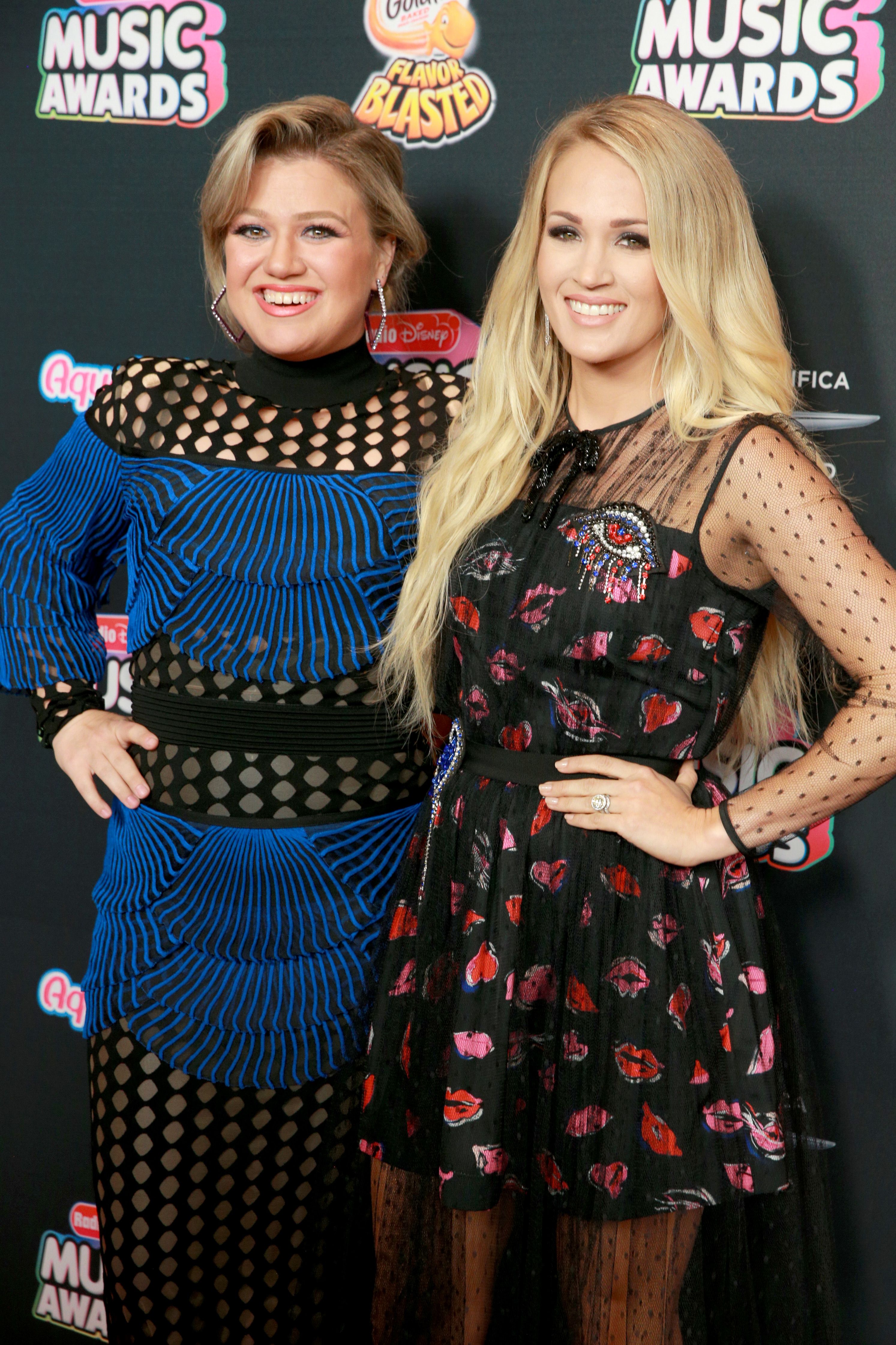 https://hips.hearstapps.com/hmg-prod/images/kelly-clarkson-and-carrie-undewood-attend-the-2018-radio-news-photo-981551768-1555943655.jpg