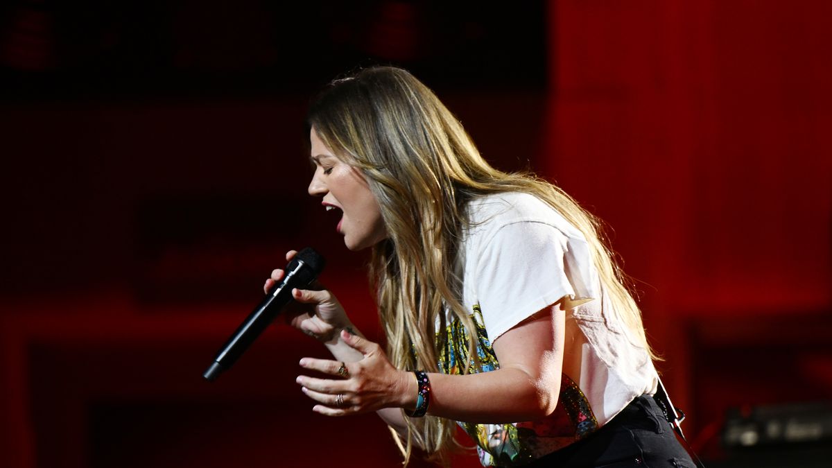 preview for How Kelly Clarkson Became a Pop Legend