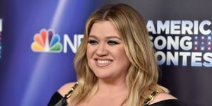 universal city, california   march 28 kelly clarkson attends nbcs american song contest week 2 red carpet at universal studios hollywood on march 28, 2022 in universal city, california photo by alberto e rodriguezfilmmagic