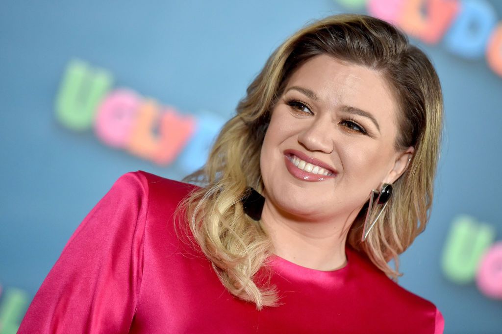 Kelly Clarkson Net Worth 2021: From Waitress to Multimillionaire