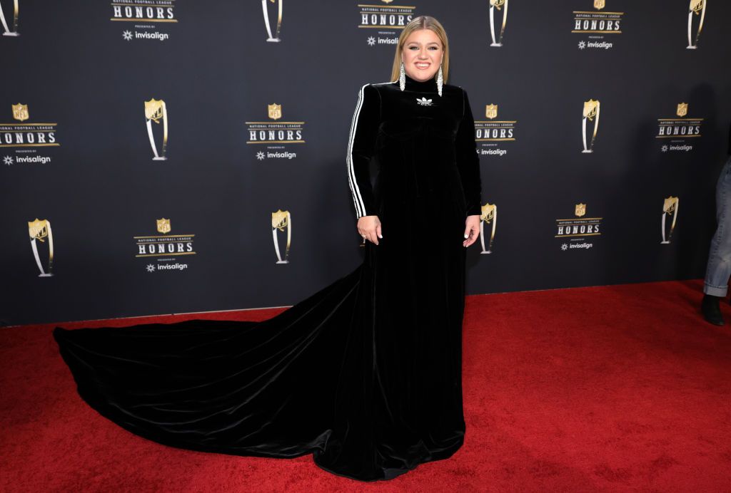 NFL Honors 2023: See Kelly Clarkson's Dallas Cowboys Dress