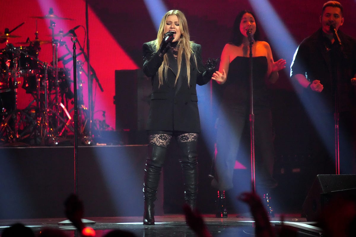 preview for How Kelly Clarkson Became a Pop Legend