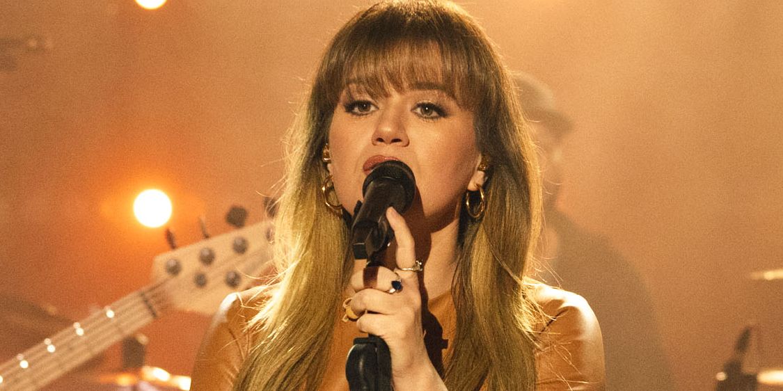 Fans Are in Tears After Kelly Clarkson's Emotional Billie Eilish Cover