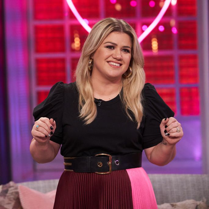 Kelly Clarkson Shut Down the CMA Awards in Stunning Denim Dress