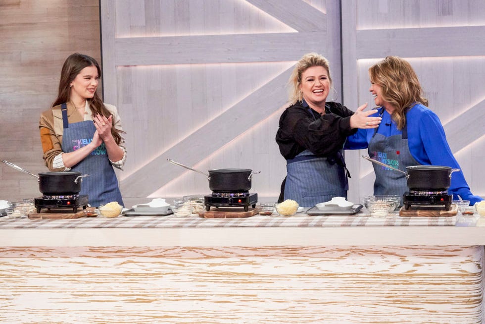 kelly clarkson valerie bertinelli