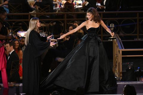 us actress zendaya r reacts next to us singer songwriter kelly clarkson l after accepting the award for outstanding lead actress in a drama series for euphoria onstage during the 74th emmy awards at the microsoft theater in los angeles, california, on september 12, 2022 photo by patrick t fallon  afp photo by patrick t fallonafp via getty images