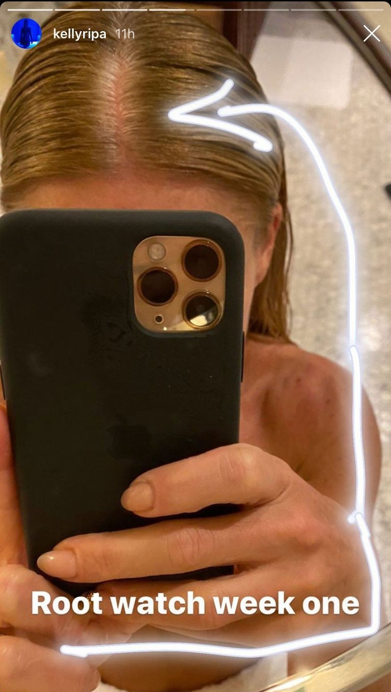 kelly ripa shows gray roots on instagram