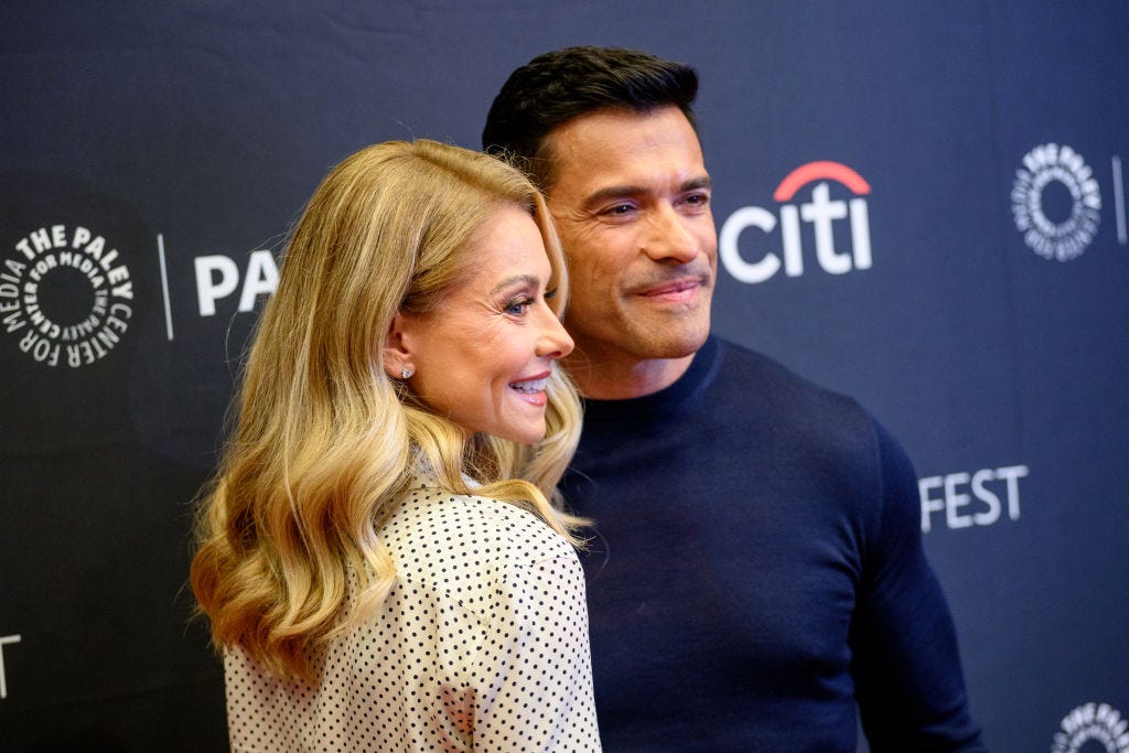 Kelly Ripa Anal Sex - Kelly Ripa: Mark Consuelos Feels 'Really Good' About Penis Size