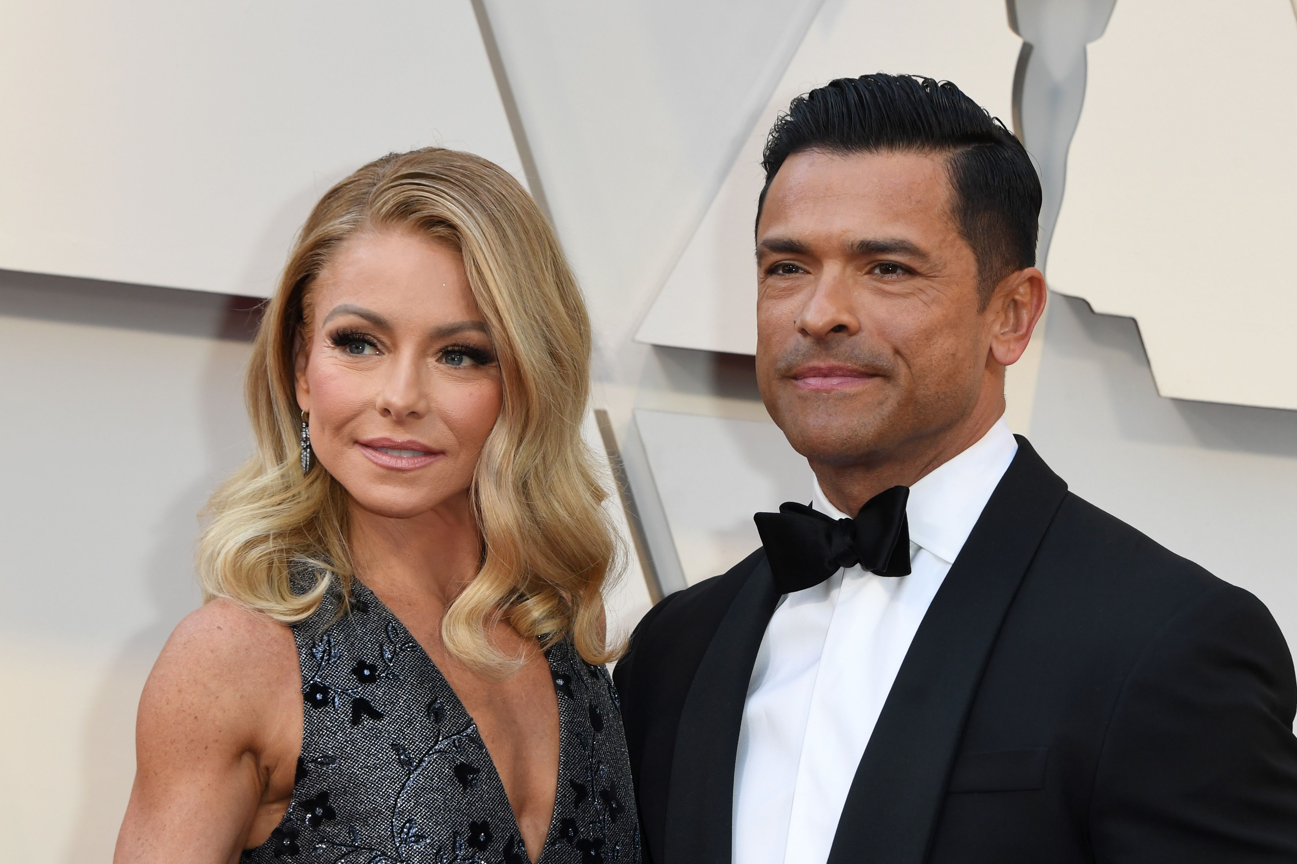 Kelly Ripa and Her Husband Mark Consuelos Get Backlash image picture