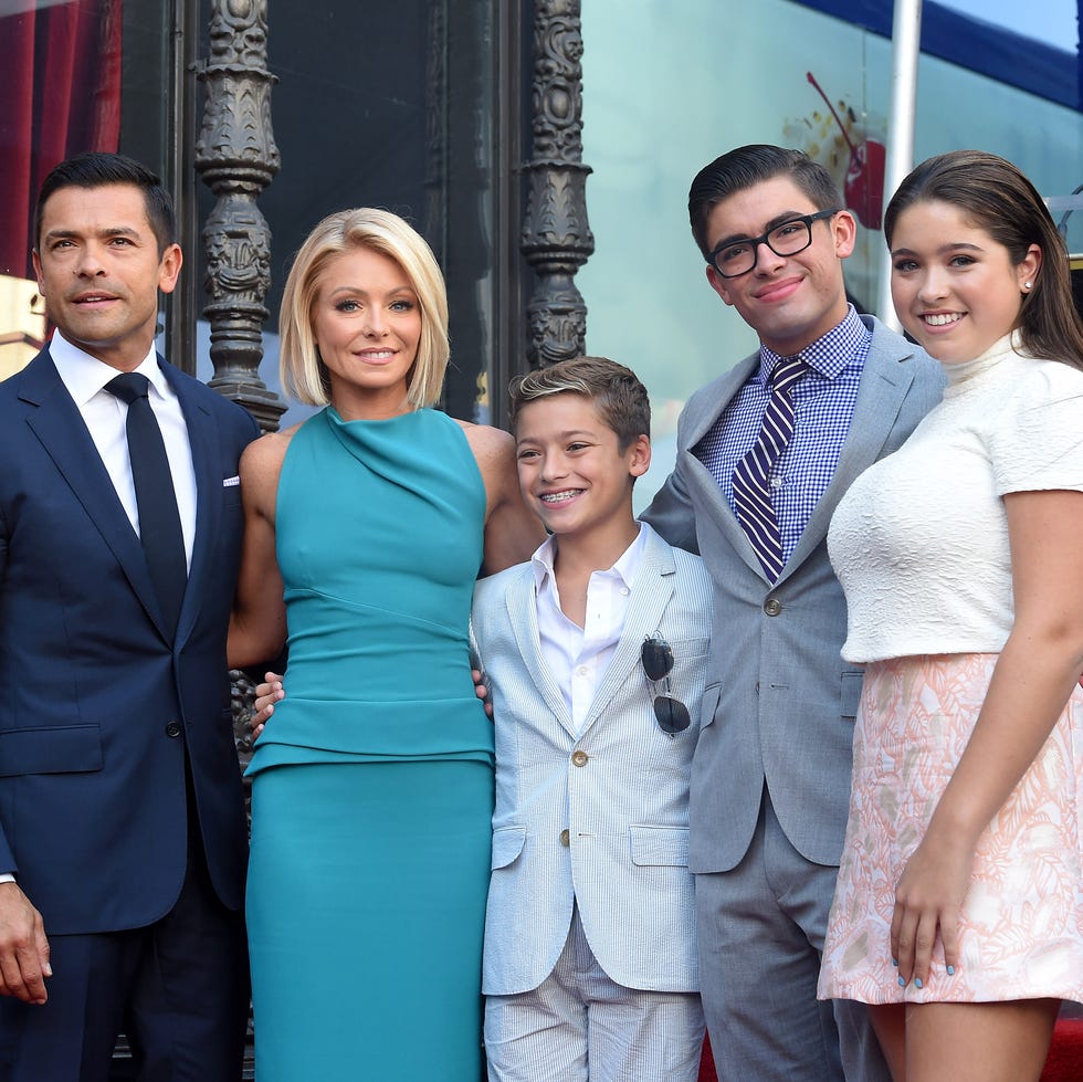 kelly ripa husband mark consuelos daughter lola consuelos news photo