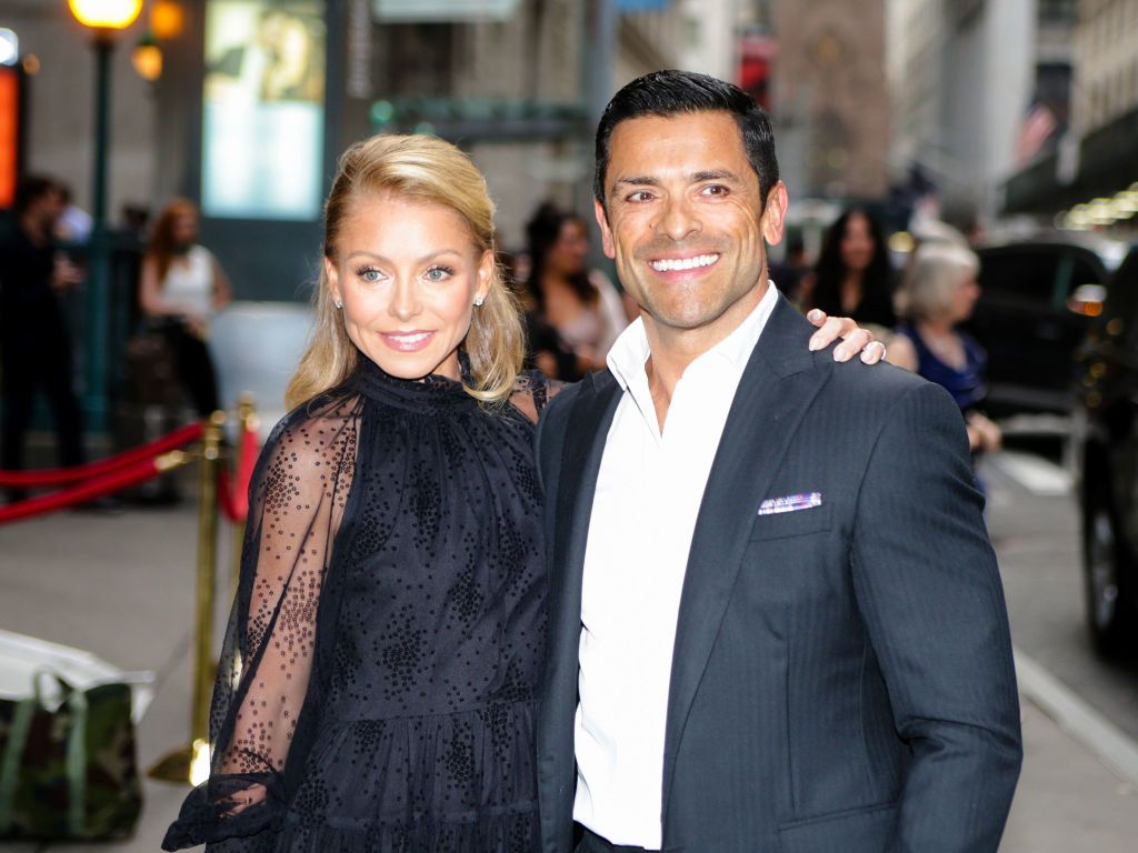 Kelly Ripa Posts Shirtless Throwback Pool Pic of Mark Consuelos