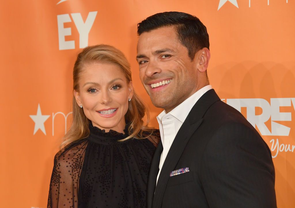 Kelly Ripa Porn Tape - Kelly Ripa's Husband Mark Consuelos Had the Best Reaction to Her Latest  News on Instagram