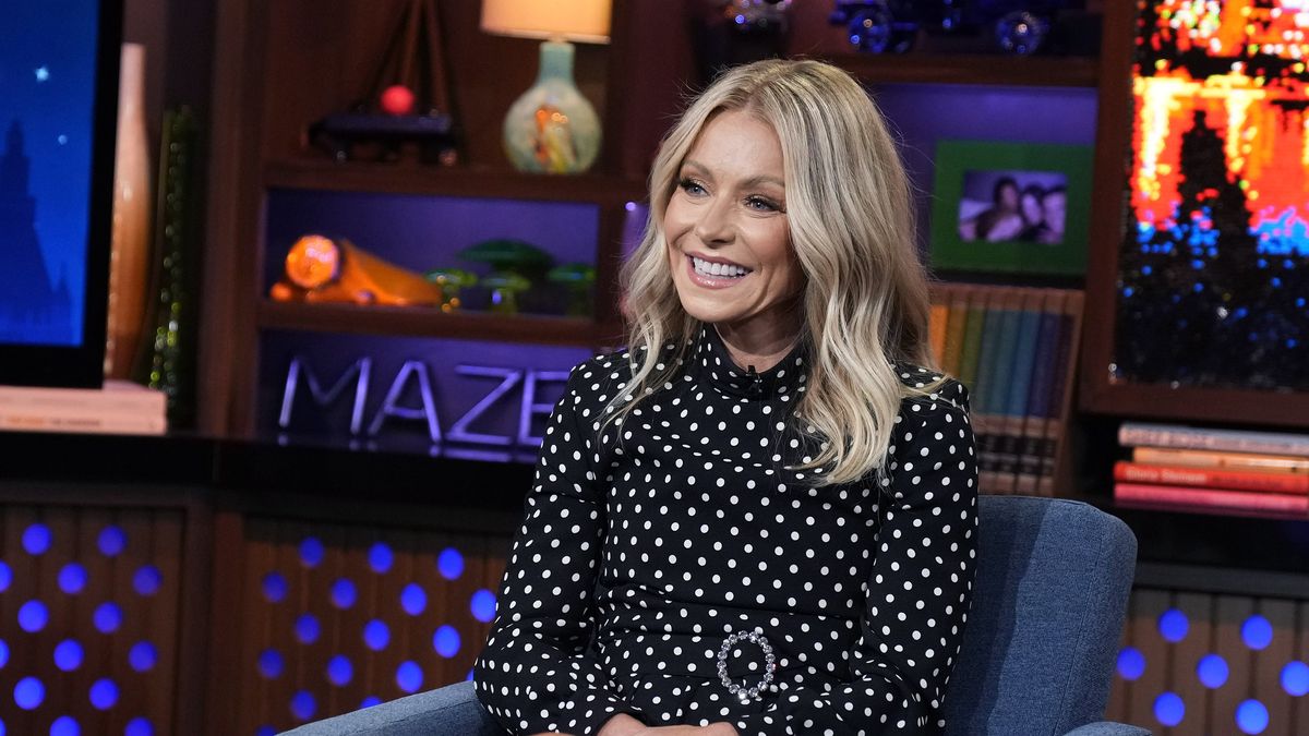 preview for Kelly Ripa and Mark Consuelos’ Relationship Timeline