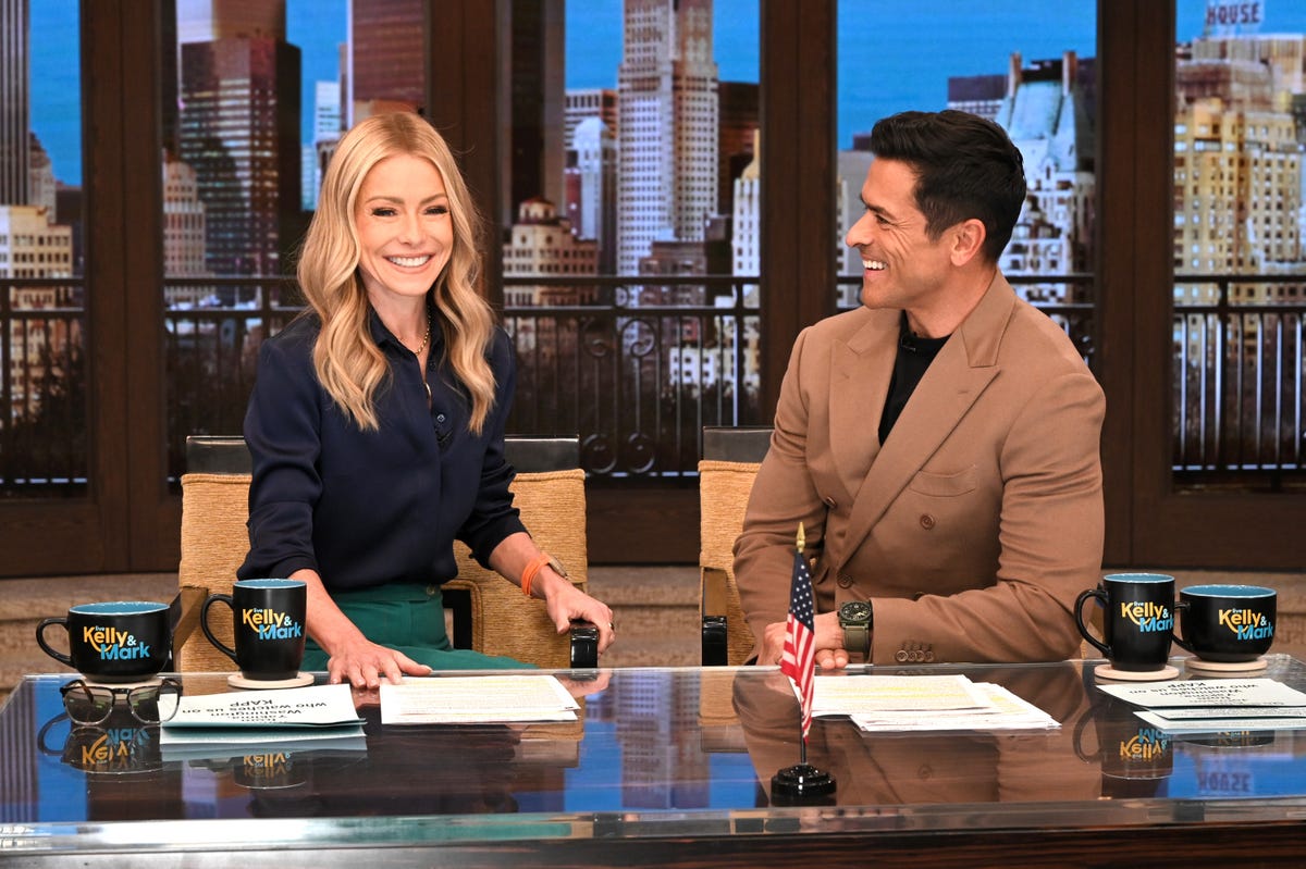 kelly ripa mark consuelos stuart weitzman 2025 campaign reaction