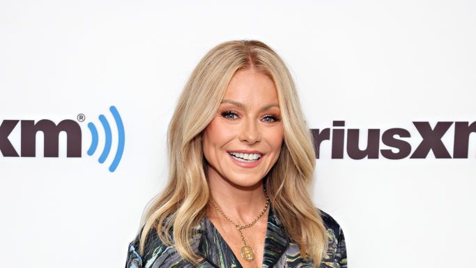 Kelly Ripa Anal Sex - Kelly Ripa Has A Sculpted Butt In A Throwback Cheeky Swimsuit IG
