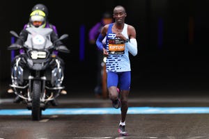 kevin kiptum roza el récord mundial de eliud kipchoge en londres