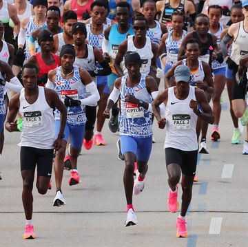2023 chicago marathon kiptum op hardloopschoenen met carbonplaat