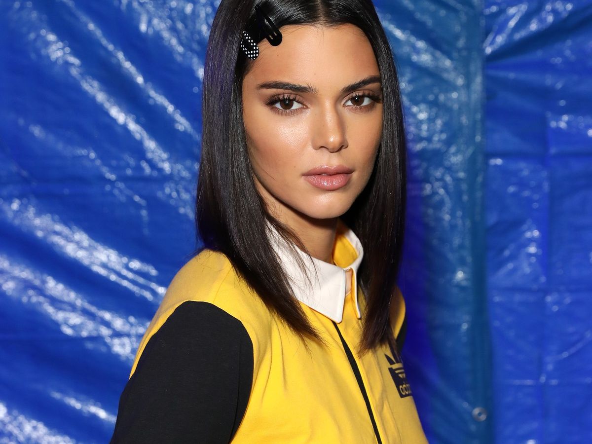 Kendall Jenner Wears Alo Yoga's Famous Airlift Leggings and Sports Bra