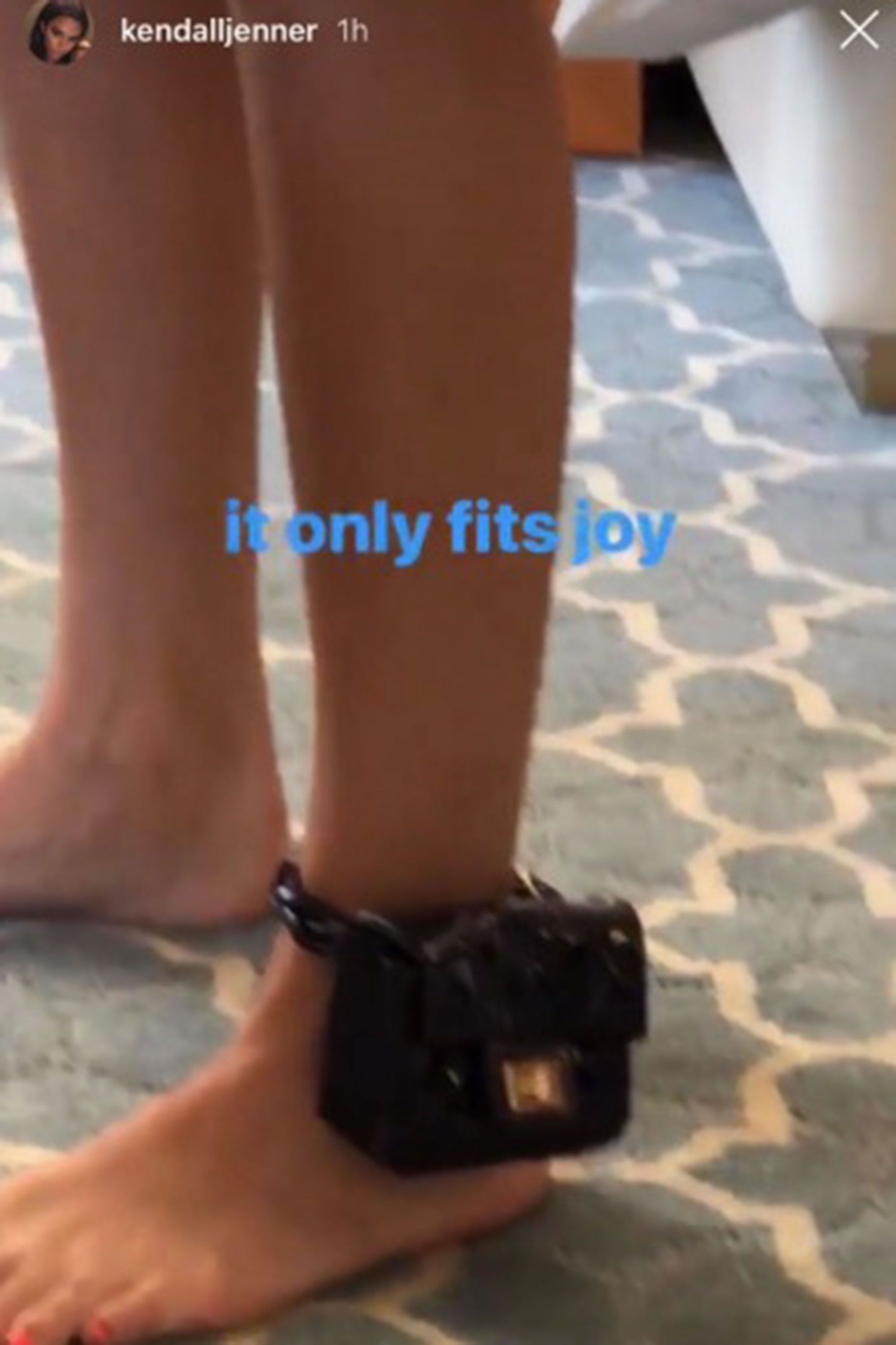 Kendall Jenner revives Chanels 255 ankle bag