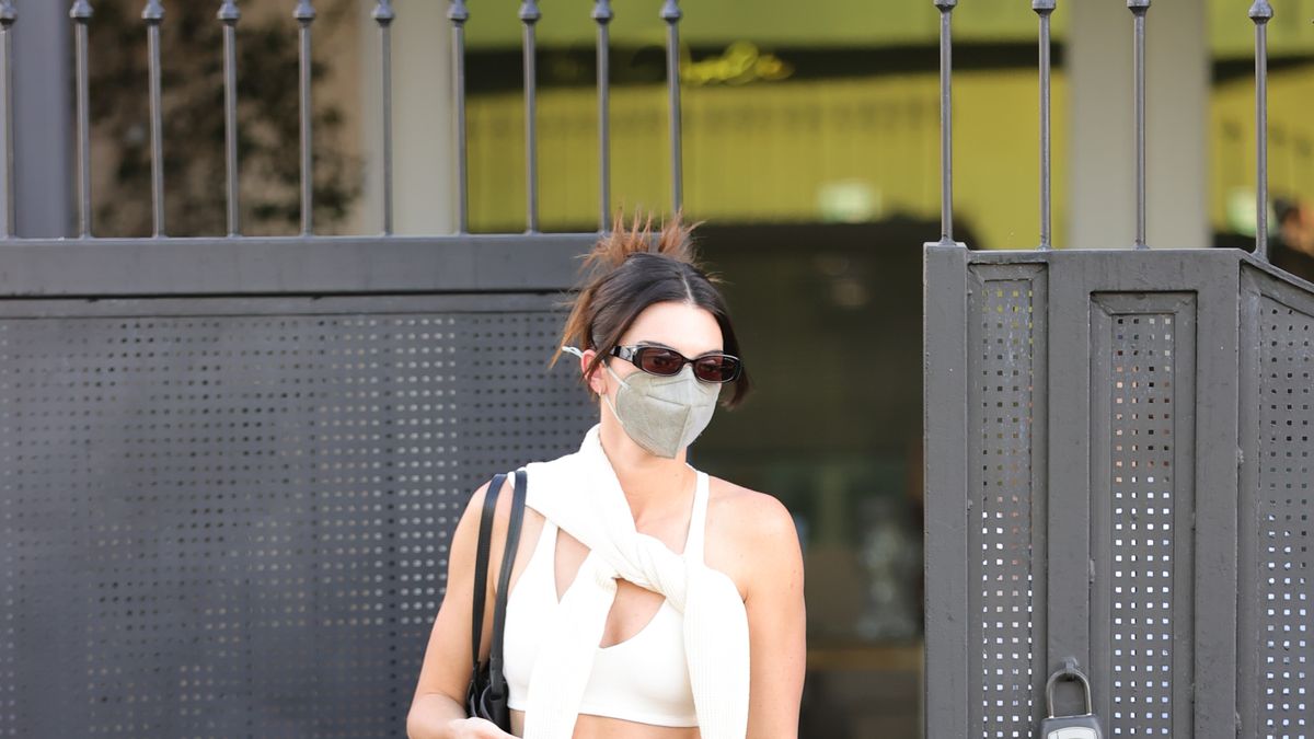 Makeup Free! Kendall Jenner Rocks Sheer Leggings And Hits The Gym