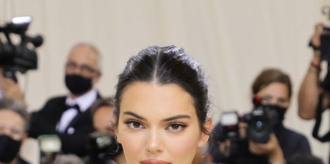 Kendall Jenner Wore A Little Turquoise Bikini Signifying Six More Weeks ...