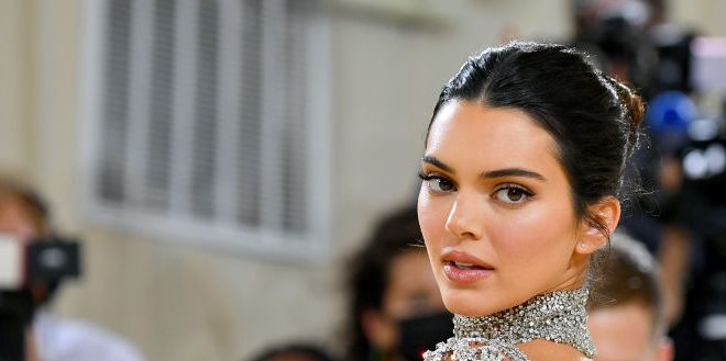 You Can Buy Kendall Jenner's North Face Puffer Slippers On Amazon