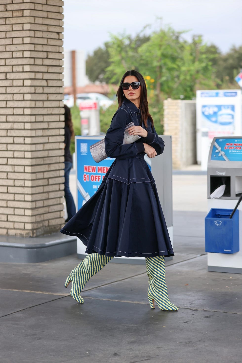 calabasas, ca exclusive kendall jenner appeared absolutely gorgeous while making a quick pit stop at a gas station to purchase a beverage and refill her vehiclepictured kendall jennerbackgrid usa 26 october 2023 usa 1 310 798 9111 usasalesbackgridcomuk 44 208 344 2007 uksalesbackgridcomuk clients pictures containing childrenplease pixelate face prior to publication