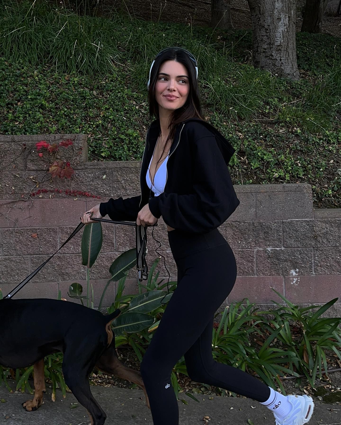 Kendall Jenner In Tight Leggings - Hot Celebs Home
