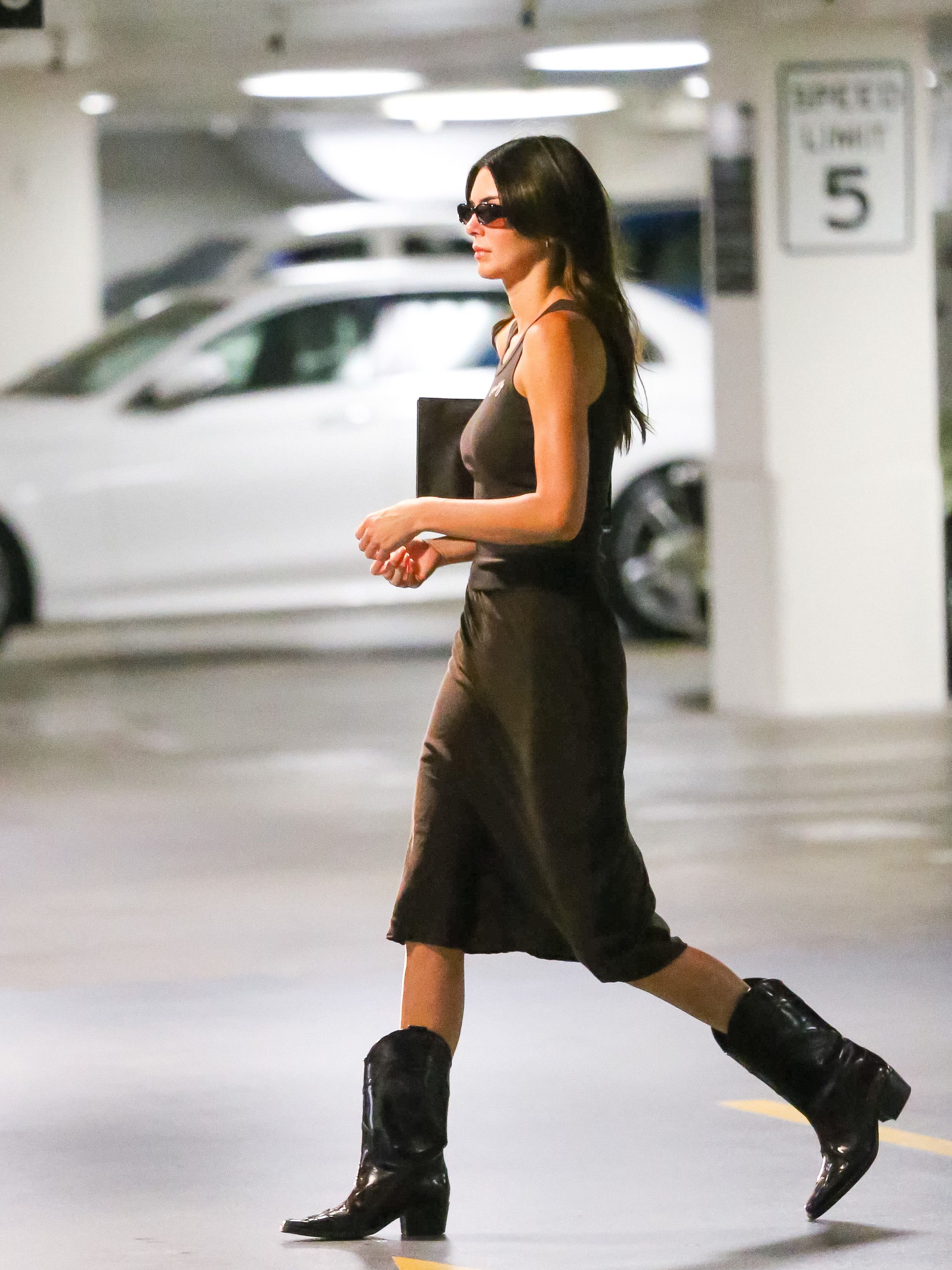 Kendall Jenner Los Angeles January 29, 2022 – Star Style