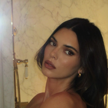 kendall jenner's topless bed pics are giving us lazy weekend energy