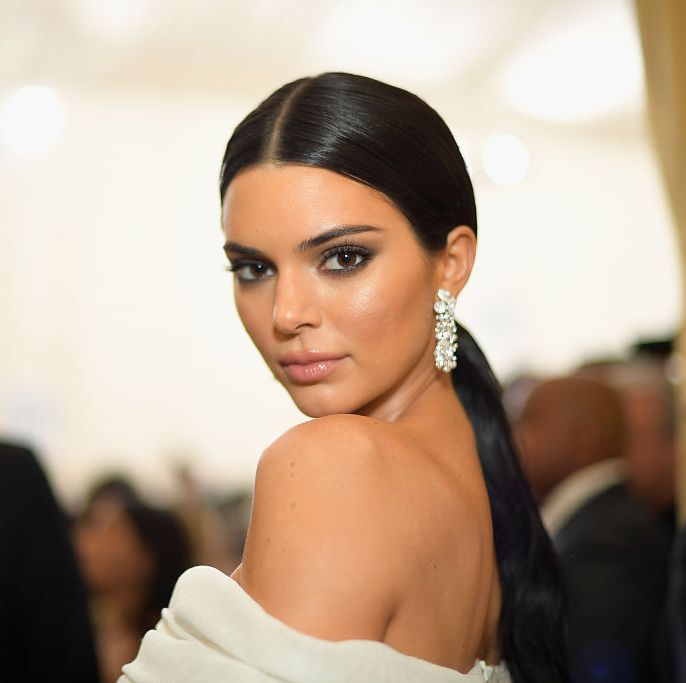 Kendall Jenner Is Unrecognizable With a Caramel Latte Curly Bob