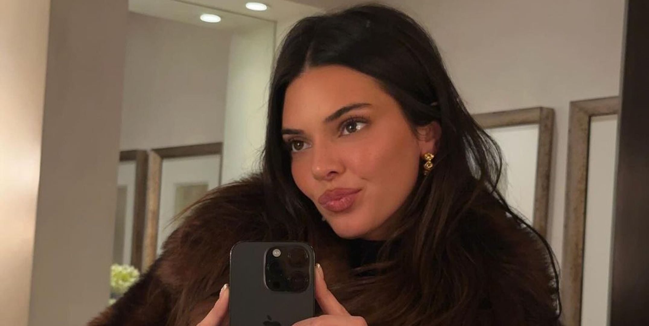 Kendall Jenner posts jaw-dropping topless selfie