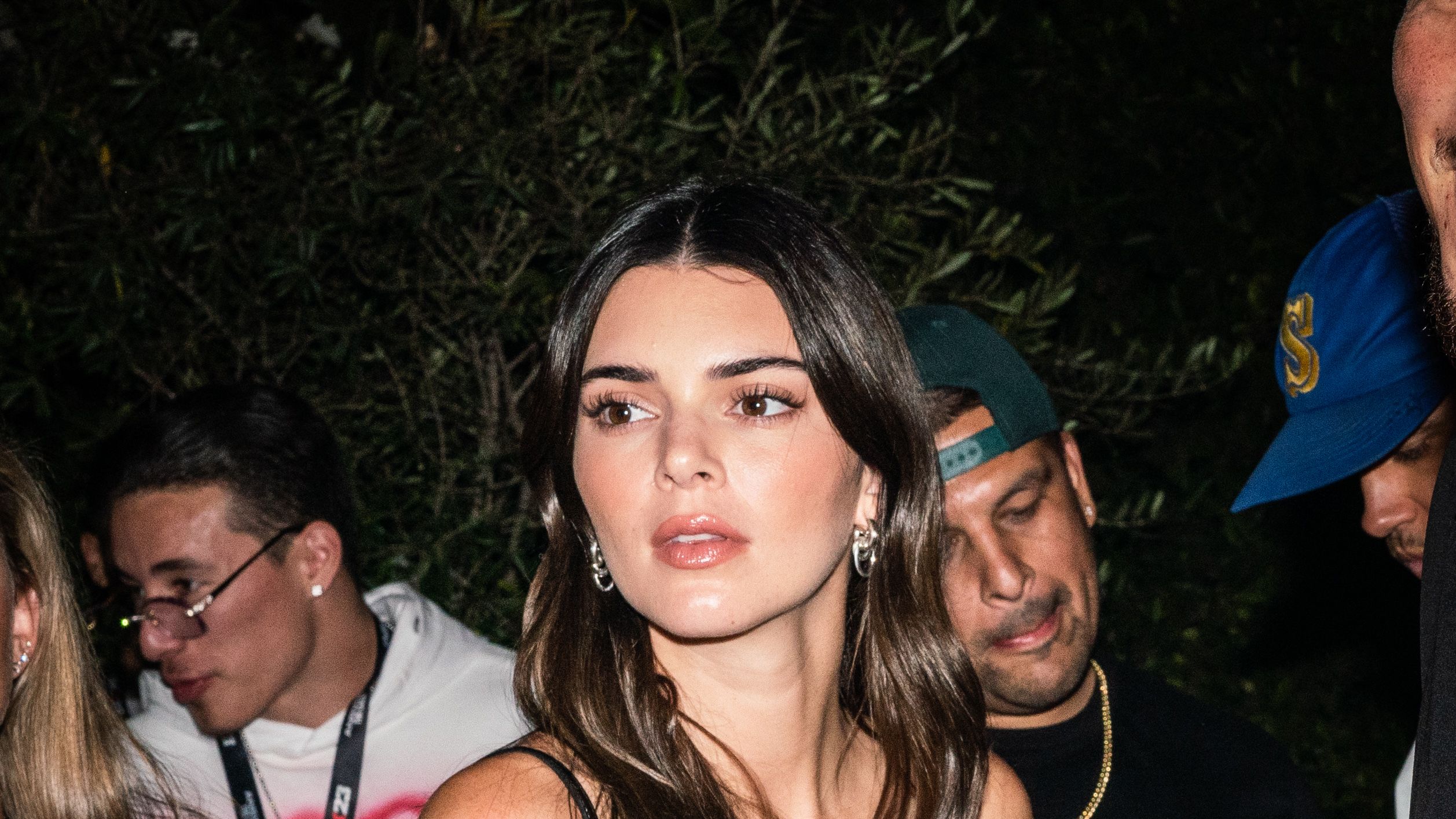 Let Kendall Jenner Show You Why You Need A Maxi, Maxi Bag In Your