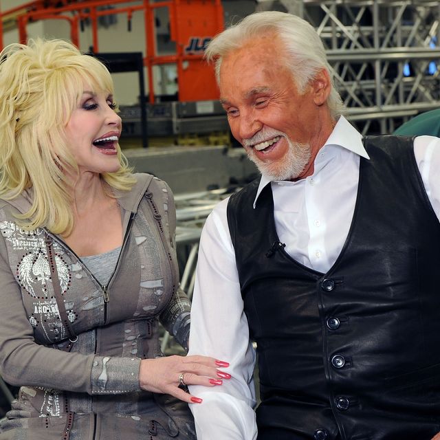 Dolly Parton and Artists Honor Kenny Rogers on CMT