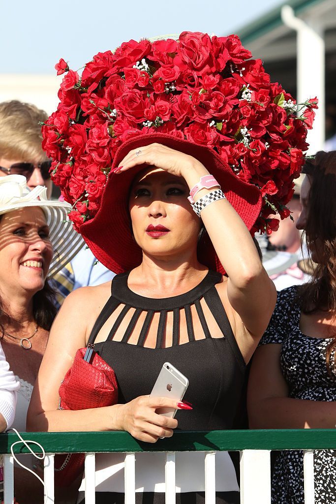 The Hat Girls' tips for wearing a face mask at the 2021 Kentucky Derby