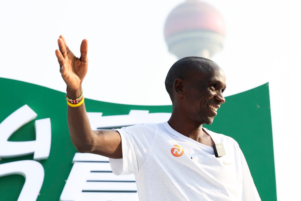 kenyan marathoner eliud kipchoge meeting in shanghai