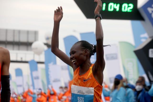 ruth chepngetich smashes half marathon world record in istanbul