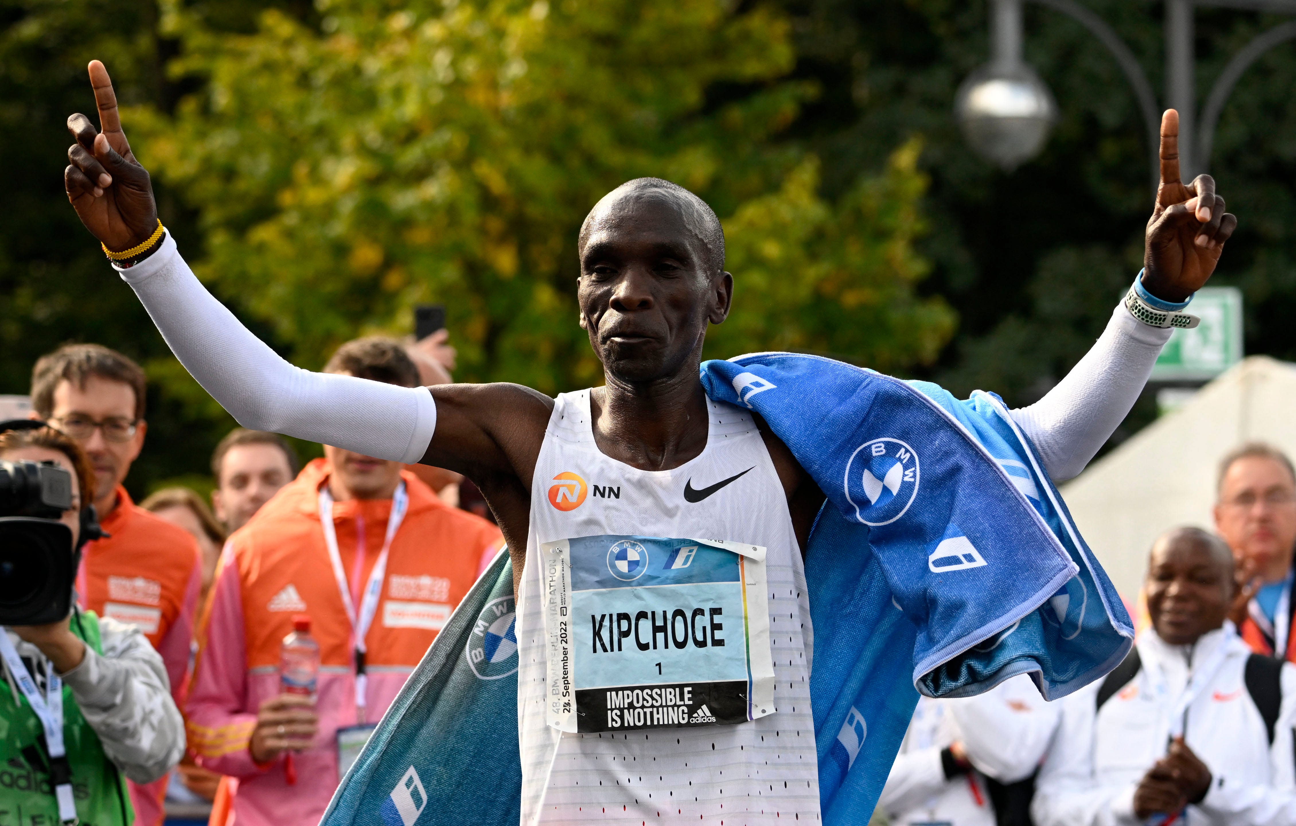 Eliud Kipchoge of Kenya Wins 2022 Berlin Marathon in 2:01:10 - Men's  Marathon Results