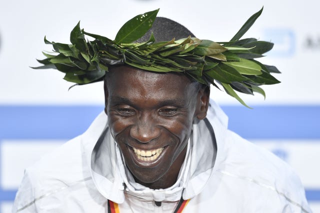 Eliud Kipchoge se ve capaz de bajar de las 2 horas