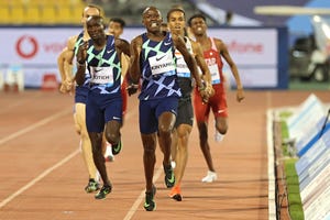 kinyamal gana los 800 metros de la liga de diamante de doha, con adrián ben en 5ª posicion